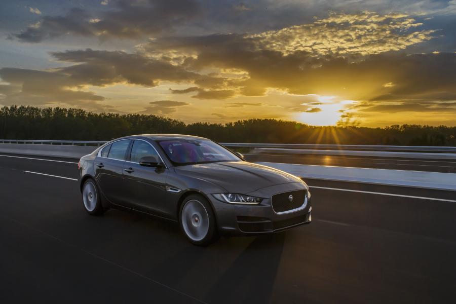  Jaguar XE Portfolio 2015 года  (фото 7 из 30)